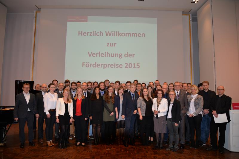 Die Förderpreisträgerinnen und- träger zusammen mit den Stiftern und Universitätspräsident Prof. Dr. Wolfgang Lücke.   