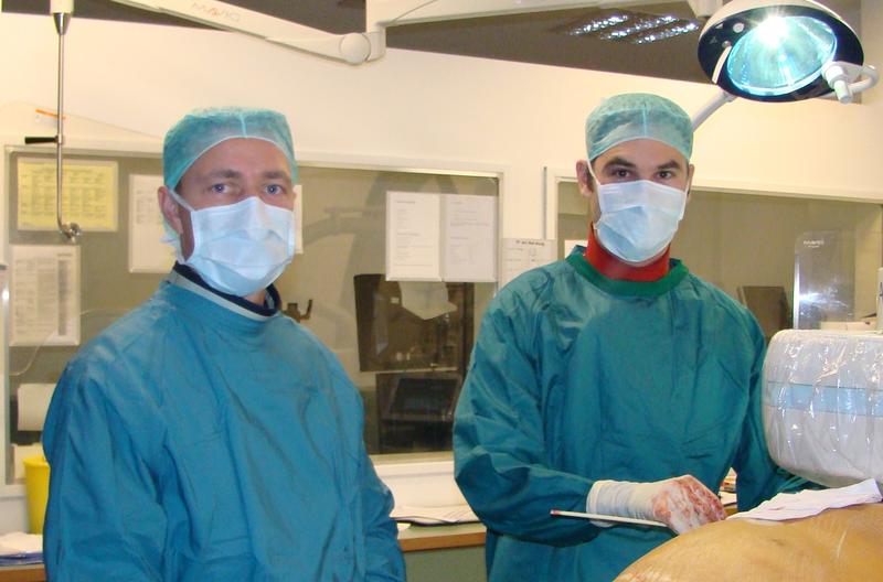 Die Implantation im Herzzentrum Leipzig wurde von den Oberärzten Dr. Michael Döring (links) und Dr. Sergio Richter aus der Abteilung für Rhythmologie durchgeführt.