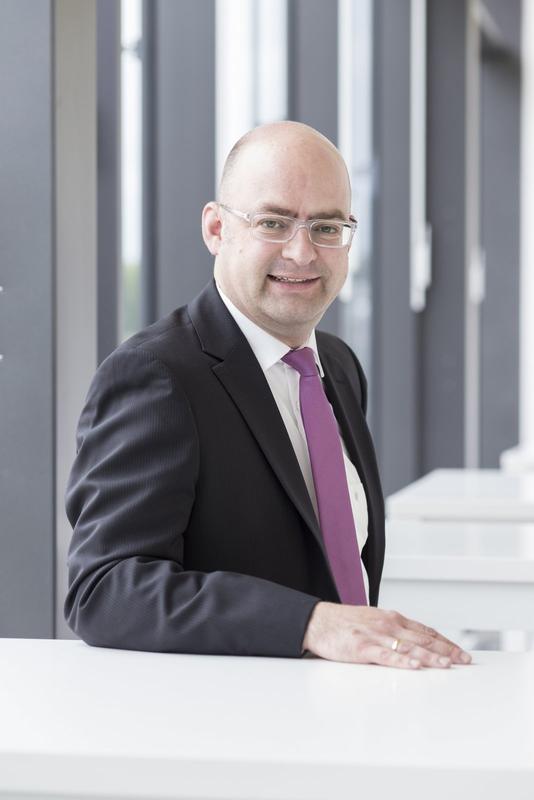 "Investors' Darling is not a compliance test but a competition of the best." Prof. Dr. Henning Zülch, Holder of the Chair of Accounting and Auditing at HHL Leipzig Graduate School of Management.