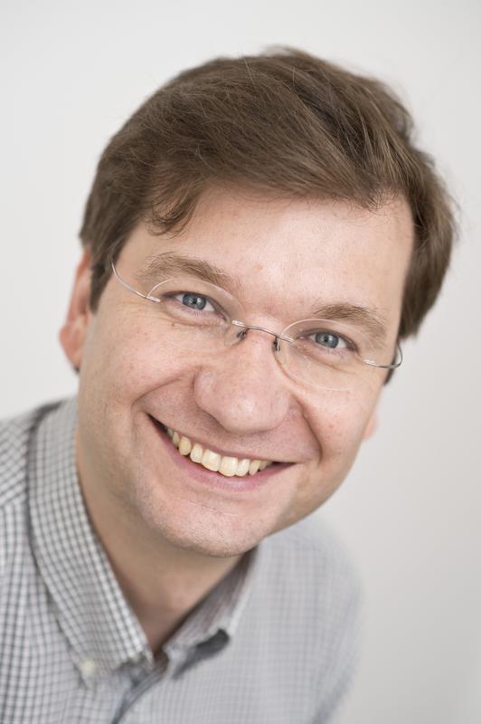 „Viele Forschungen zu Anti-Tumor-Arzneien konzentrieren sich auf Varianten des Wirkstoffs Cisplatin. Unser Kupfer-Komplex ist hingegen ein gänzlich neuer Wirkstoff“, sagt Prof. Dr. Thorsten Glaser.