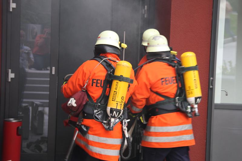 Graphen besitzt hervorragende Eigenschaften als feuerfestes Material: es agiert als eine physikalische Barriere, welche die Diffusion von Wärme, Gasen und thermischen Zersetzungsprodukten verhind