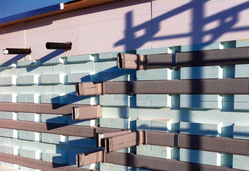 Multi-functional façade element with thermal insulation boards made of polystyrene (EPS) and integrated duct system made of polyethylene (HDPE) ©Fraunhofer ISE