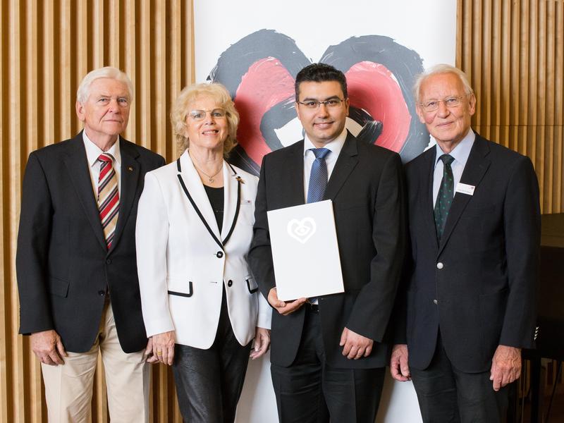 Preisübergabe in Frankfurt (von links): Wilhelm P. Winterstein, Ursula Winterstein, Prof. Dr. med. Konstantinos Stellos, Prof. Dr. med. Hellmut Oelert, Deutsche Herzstiftung