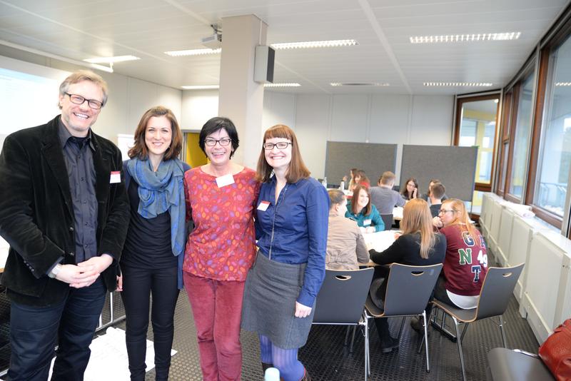 Sie begleiten die Perlentaucher (v.l.): Prof. Dr. Stephan Gerhard Huber, Vera Lorenz und Birgit Weyand vom Zentrum für Lehrerbildung sowie Fanny Günthel
