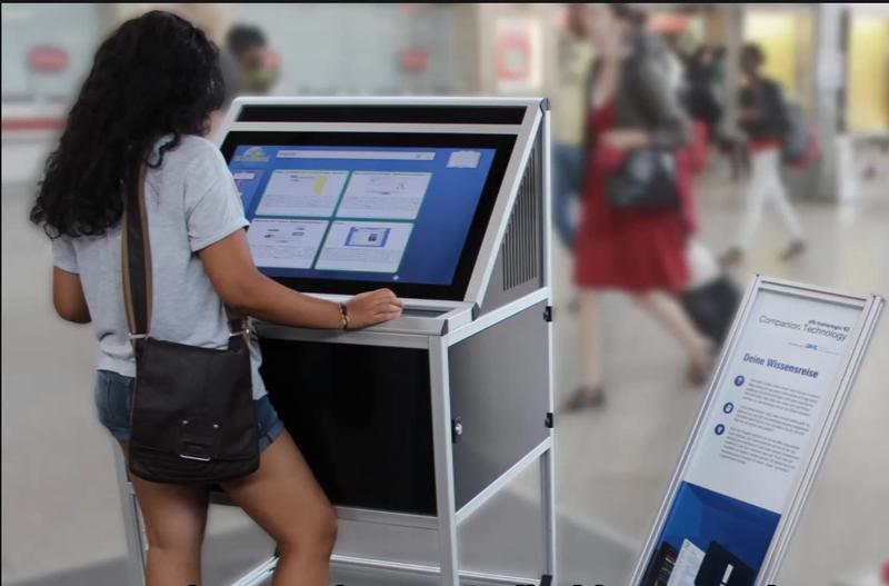 Am CeBIT-Stand schicken die Forscher kleine und große Entdecker auf eine Wissensreise