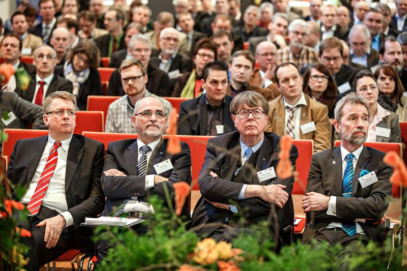 Prof Dr. Christoph Dauber, Prof. Dr. Wilhelm Coldewey (Uni Münster), Dr. Gerd Bollermann, Bernd Tönjes (vorne, v.r.)