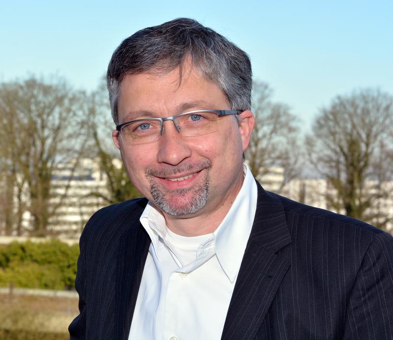Prof. Dr. Frank Riedel ist Direktor des Instituts für Mathematische Wirtschaftsforschung der Universität Bielefeld. 