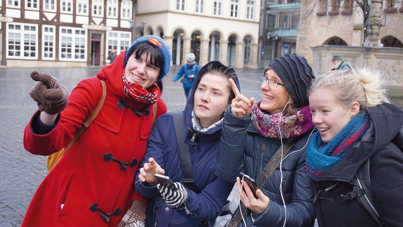 Wollen Zugezogenen und Touristen die Stadt Hildesheim musikalisch näher bringen: Studentinnen der Uni Hildesheim (Hanna Seidel, Agne Budarina, Sonja Petersen, Lisa Wätjen) entwickeln einen Stadtführer