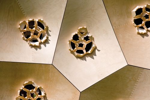 Hygroscopic construction shell, the wafer-thin wooden flaps of which are able to open independently through increasing air humidity