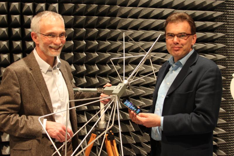 Die Professoren Uwe Meier (links) und Jürgen Jasperneite vom inIT gehen mit Zuversicht in die neue Entwicklung.