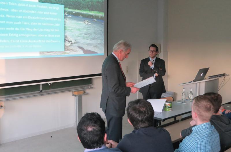 V.l.n.r.: Botho von Portatius, Präsident der Hochschule Fresenius, und Prof. Dr. Dennis Lotter