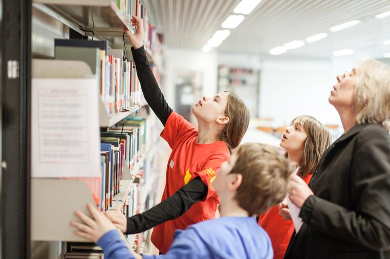 KIWI-Forscher entdecken bei einer Schnitzeljagd wie viel Wissen in der Universitätsbibliothek steckt.
