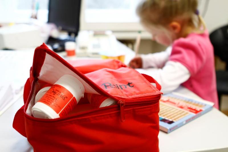 Insulin-Pulver beeinflusst den Blutzuckerspiegel nicht, soll jedoch Typ 1 Diabetes bei Kindern mit hohem Erkrankungsrisiko verhindern." Fotonachweis: Institut für Diabetesforschung, Helmholtz Zentrum 