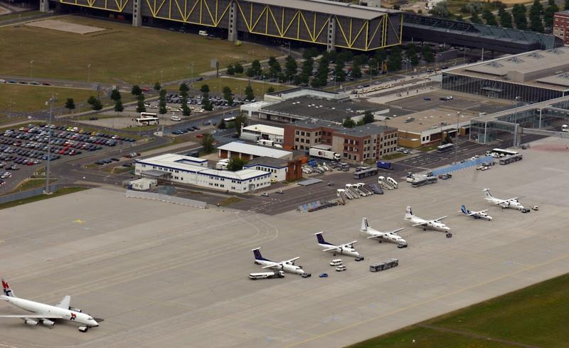 Airports use de-icing agents during the winter. These chemicals have a negative impact on groundwater quality, according to a new study of geoscientists from the Friedrich Schiller University Jena. 