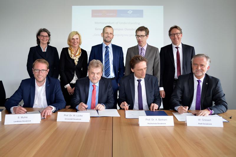 In Osnabrück soll ein Gesundheitscampus entstehen. Ein Memorandum unterzeichneten Vertreter der Hochschulen, der Stadt, des Landkreises, der Kirchen und des Kompetenzzentrums Gesundheitswirtschaft. 