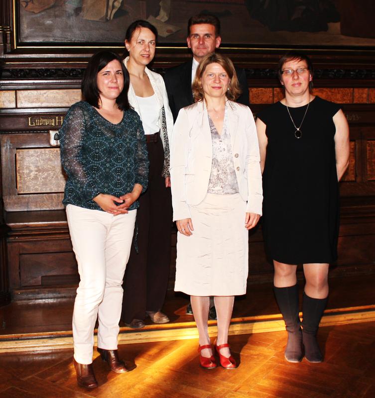 Akademische Power: v.li. Prof. Dr. Regina Remsperger, Prof. Dr.-Ing. Oksana Arnold, Vizepräsident Prof. Dr. Frank Bohlander, Prof. Dr. Ines Herrmann und Prof. Dr. Katrin Großmann  