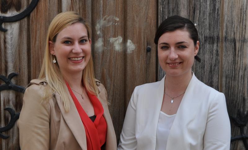 Melanie Hussak (rechts) und Nadine Knab (links) verstärken das Team der Friedensakademie Rheinland-Pfalz