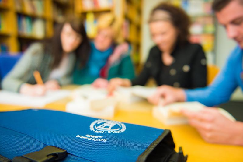 Die Absolventen der HFH bewerten das Fernstudium rückblickend positiv.