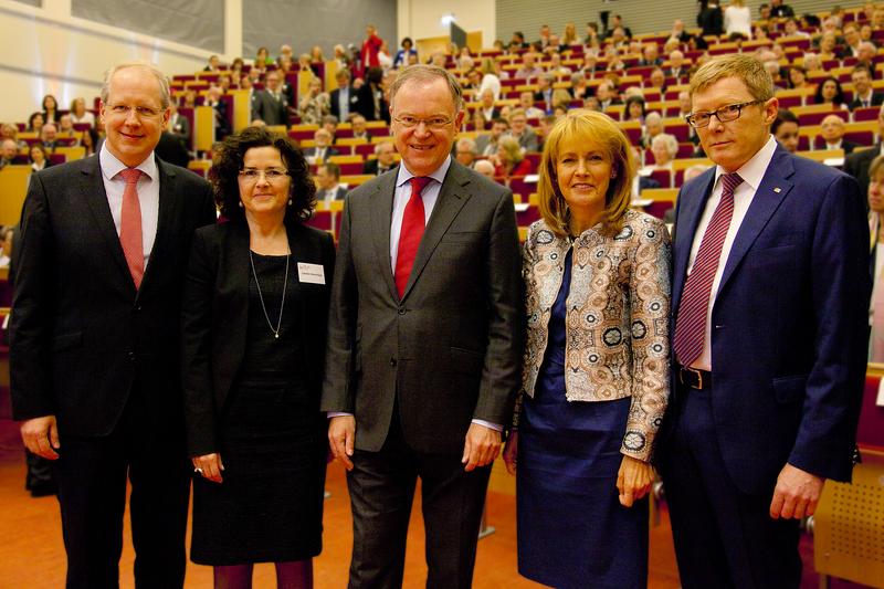 Oberbürgermeister Schostok, Wissenschaftsministerin Heinen-Kljajic, Ministerpräsident Weil, Bundestagsvizepräsidentin Bulmahn und MHH-Präsident Professor Baum.