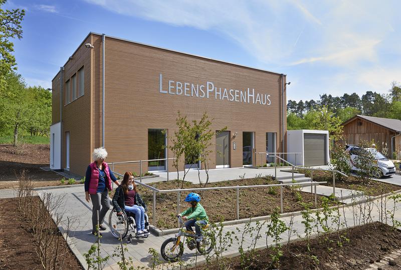 Im LebensPhasenHaus an der Universität Tübingen entwickeln Wissenschaftler und Unternehmen gemeinsam Assistenzsysteme für das Wohnen im Alter.