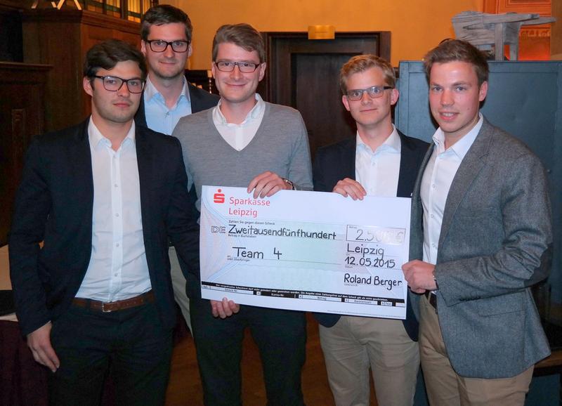 Winning team: (from the left) HHL students Philipp Weltzien, Tobias Knösel, Tobias Staudt, Johannes Golüke, and Tobias Krumkühler. Photo: Tobias Burghardt.