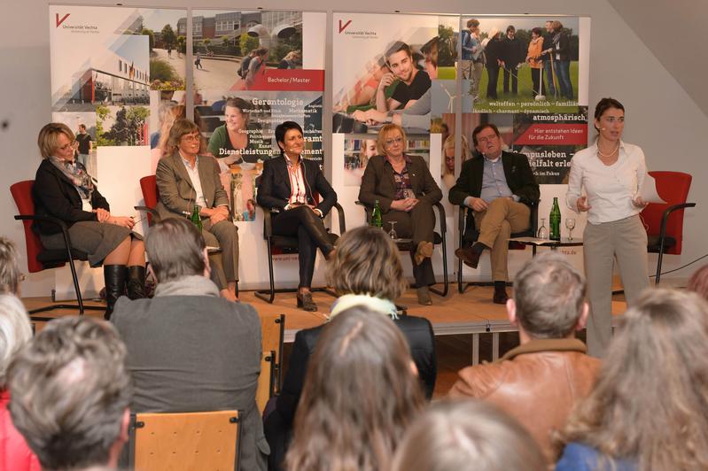 Der siebte MuseumsTalk Vechta zum Thema Chancengleichheit von Männern und Frauen im Beruf wurde moderiert von Jutta Neumann.
