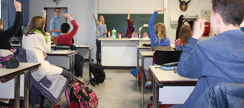 Medizinstudierende der Arbeitsgemeinschaft „Aufklärung gegen Tabak (AGT)“ besuchen nach der ohnekippe-Veranstaltung die Schulklassen, um die Inhalte zu vertiefen.
