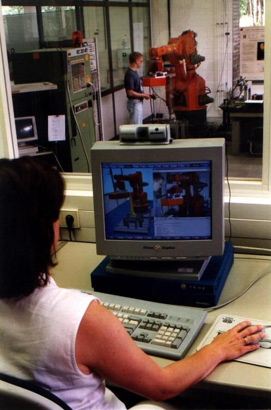 Der Verbund Virtuelles Labor - hier ein Blick in das Roboterlabor der FH Aalen - wird für weitere zwei Jahre gefördert.