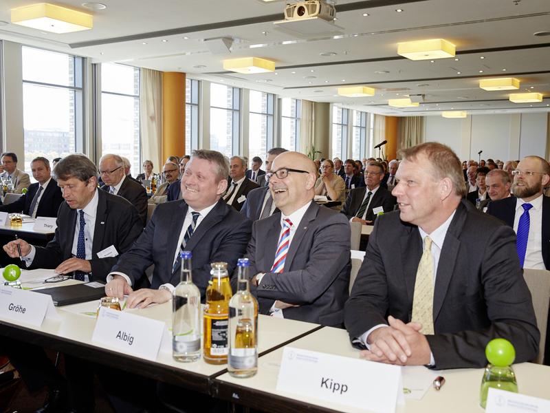 Prof. Heyo K. Kroemer, Hermann Gröhe, Torsten Albig, Prof. Lutz Kipp (von links nach rechts) kurz vor Beginn der Eröffnung des 76. oMFT in Kiel 