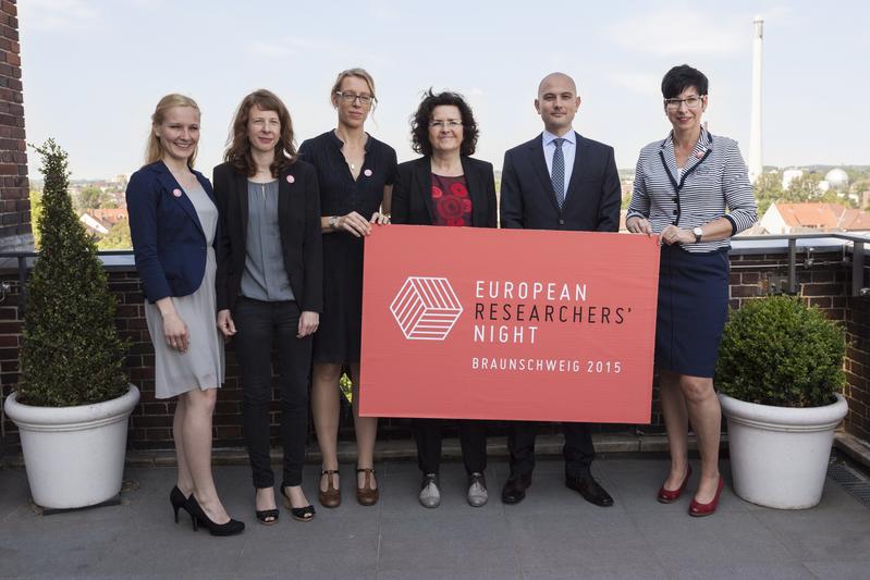 Die Niedersächsische Ministerin für Wissenschaft und Kultur freut sich mit dem Team des Haus der Wissenschaft Braunschweig und seinen Partnern auf die European Researchers᾽ Night Braunschweig 2015. 