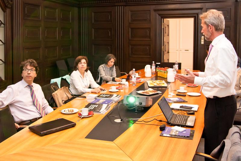 TFH-Vizepräsident Christoph Dauber im Gespräch mit Aysin Baytan Ertüzün, Ferhan Cecen und Nuri Ersoy (v.r.n.l.)