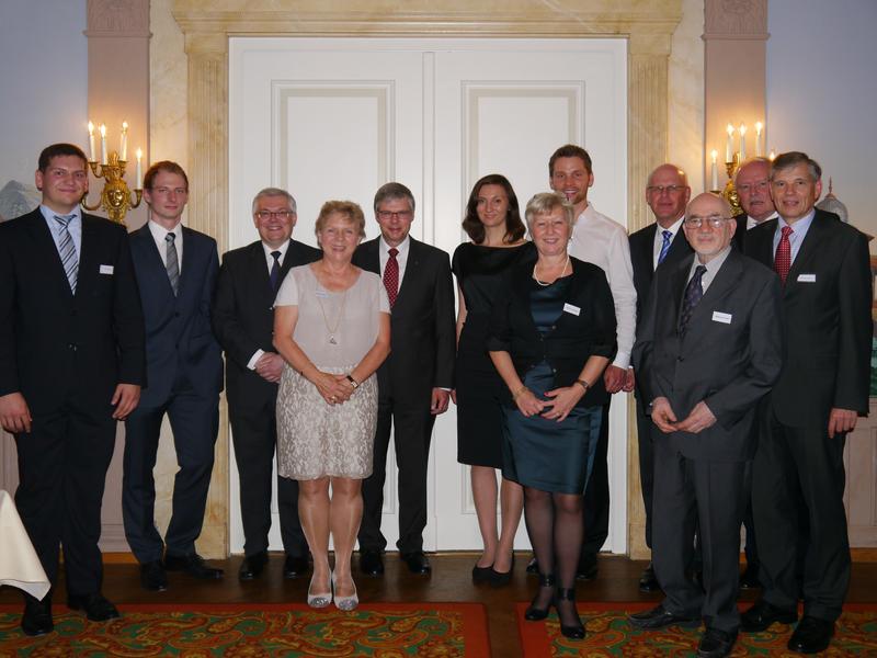 Preisträger und Stiftungsmitglieder nach der Preisverleihung des Innovationspreises der Stiftung Familie Klee.