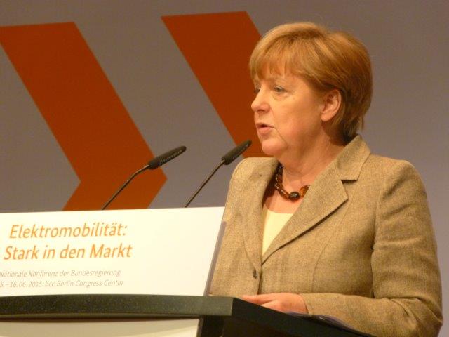 Bundeskanzlerin Angela Merkel auf der Nationalen Konferenz Elektromobilität am 15. Juni 2015