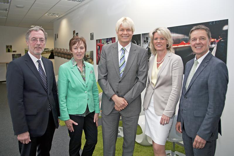(v.l.n.r.): Prof. Dr. Richard Merk, Marion Wienecke, Prof. Dr. Elmar Wienecke, Prof. Dr. Anne Dreier, Prof. Dr. Walter Niemeier