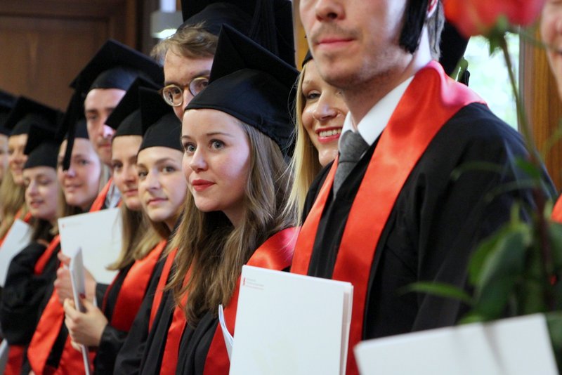Erste Etappe geschafft: Bachelor-Absolvent/innen des deutsch-französischen Doppelabschlussprogramms von HWR Berlin und ESCE Paris