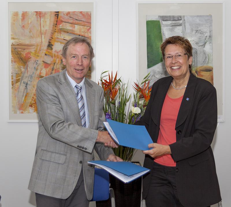 Präsident Prof. Dr. Karl Joachim Ebeling und Rektorin  Prof. Dr. Astrid Beckmann