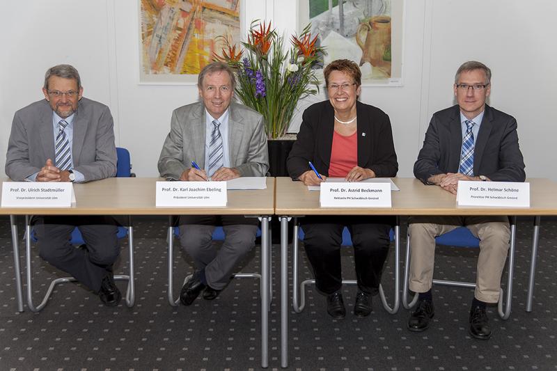 Vizepräsident Prof. Dr. Ulrich Stadtmüller, Präsident Prof. Dr. Karl Joachim Ebeling, Rektorin Prof. Dr. Astrid Beckmann , Prorektor Prof. Dr. Helmar Schöne