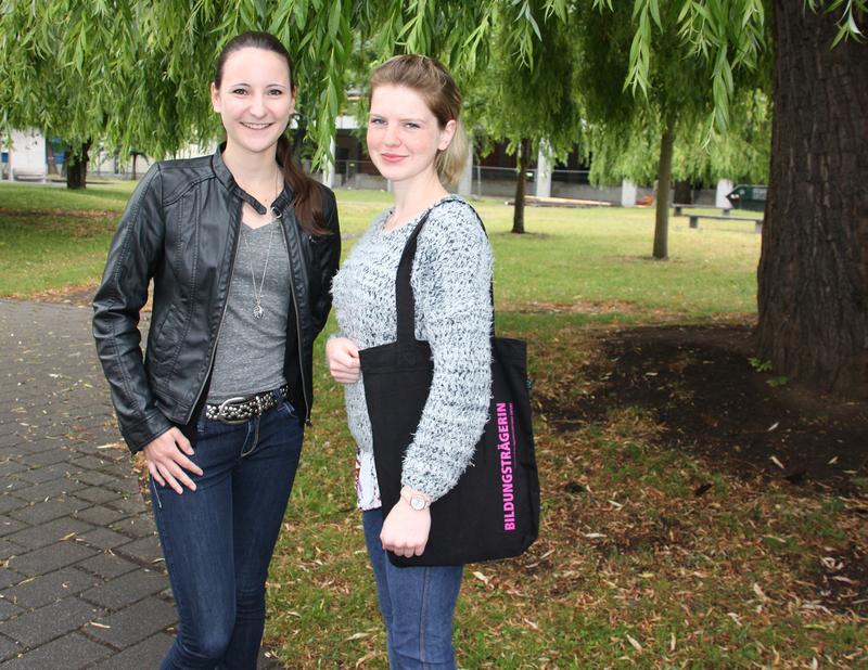 v.r. Schnupperstudentin Susanne Schwanitz begleitet Nicole Franz, Studentin des Bachelor-studiengangs Business Administration, einen Tag lang an der Fachhochschule Erfurt 