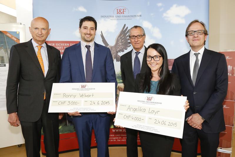 Prinz Michael von und zu Liechtenstein, Graf Francis von Seilern-Aspang und Prof. Dr. Francesco Schurr mit den beiden Preisträgern, Angelika Layr und Ronny Velvart.
