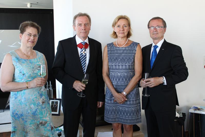 v.l: Prof. Taina Pihlajaniemi, Prorektorin für Forschung, Uni Oulu, Prof. Karl Joachim Ebeling, Päivi Luostarinen, Botschafterin von Finnland und Prof. Lauri Lajunen, ehemaliger Rektor der Uni Oulu