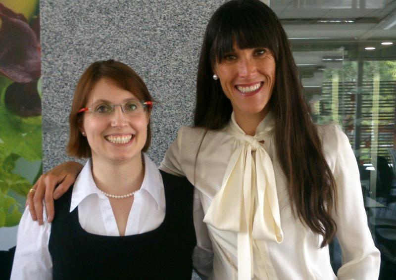 Dr. Katrin Dziergwa mit Prof. Dr. Fátima de la Fuente. 