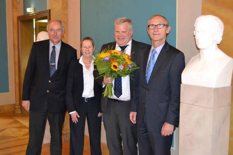 Von links: Dr. Wilhelm Krull, Prof. Dr. Ulrike Beisiegel, Dr. Holger Schroeter, Senatssprecher Prof. Dr. Matthias Schumann. 