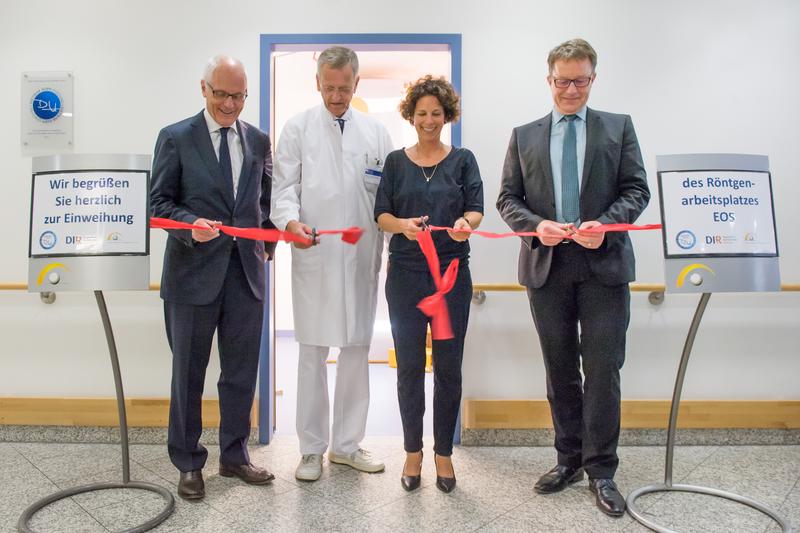 Feierliche Inbetriebnahme des innovativen Röntgenarbeitsplatzes EOS mit Katrin Tönshoff, Dietmar Hopp Stiftung. 