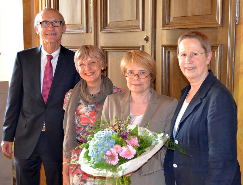 Von links: Senatssprecher Prof. Dr. Matthias Schumann, Prof. Dr. Ruth Florack, Prof. Dr. Andrea D. Bührmann und Universitätspräsidentin Prof. Dr. Ulrike Beisiegel.