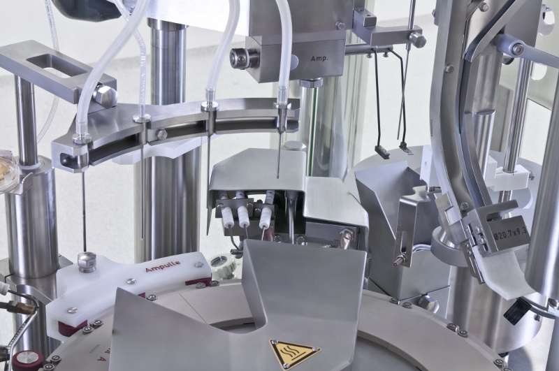 Sterile und maschinelle Abfüllung kleinvolumiger Flüssigarzneiformen in Vials und Ampullen am Fraunhofer ITEM. 