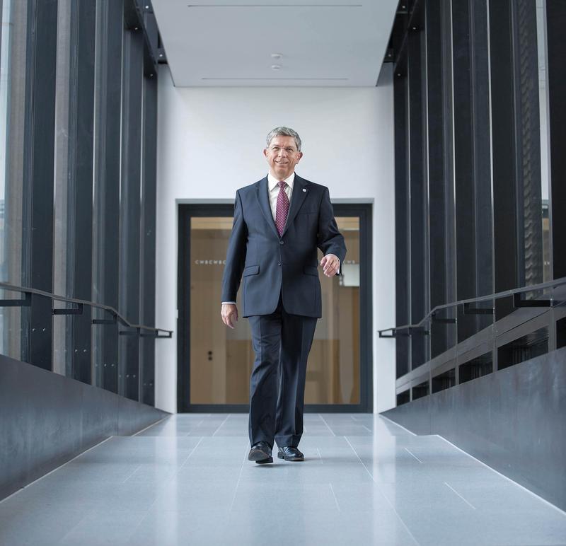Prof. Klaus-Dieter Barbknecht, Rektor der TU Bergakademie Freiberg, hier im Winkler-Bau (Chemie) auf dem Uni-Campus