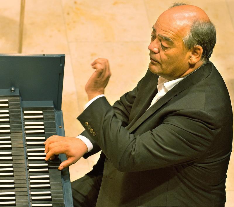 An fünf verschiedenen historischen Tasteninstrumenten wird Christoph Hammer Meister und Schüler durch den Augsburger Meistersommer 2015 begleiten.