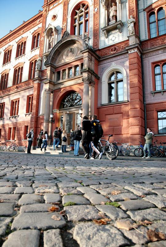 Portal des Universitätshauptgebäudes