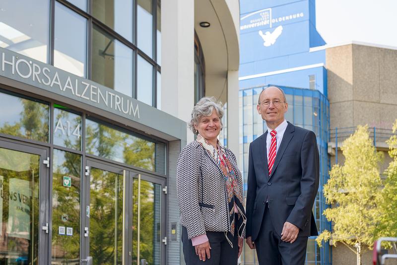 Amtsantritt: Prof. Dr. Dr. Hans Michael Piper mit Prof. Dr. Katharina Al-Shamery, die seit April letzten Jahres amtierende kommissarische Präsidentin war.