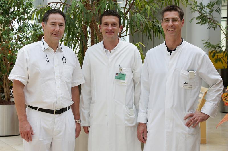 Professor Dr. Hans Schlitt (links), Dr. Stefan Brunner (Mitte), Professor Dr. Stefan Fichtner-Feigl (rechts)